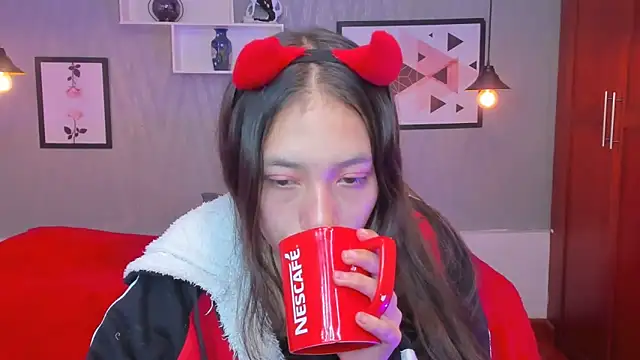 Snapshot of Valeria_roussi chatting on January 24, 7:39 pm Valeria roussi online show from January 24, 7:39 pm