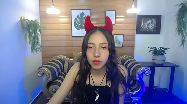 Snapshot of Valeria_roussi chatting on February 14, 7:23 pm Valeria roussi online show from February 14, 7:23 pm