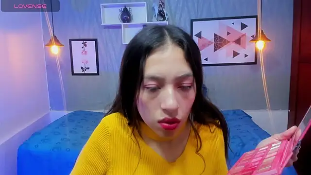 Snapshot of Valeria_roussi chatting on October 9, 1:53 pm Valeria roussi online show from October 9, 1:53 pm