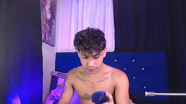 Snapshot of Sexys_Boys_Hot1 chatting on February 11, 1:32 am Sexys Boys Hot1 online show from February 11, 1:32 am