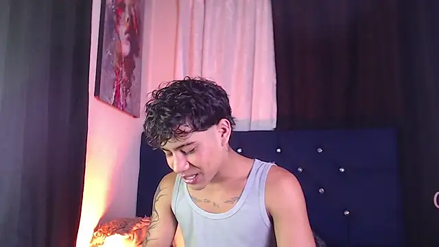 Snapshot of Sexys_Boys_Hot1 chatting on February 12, 1:44 am Sexys Boys Hot1 online show from February 12, 1:44 am