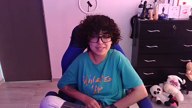 thomascooper7 online show from November 7, 6:19 pm