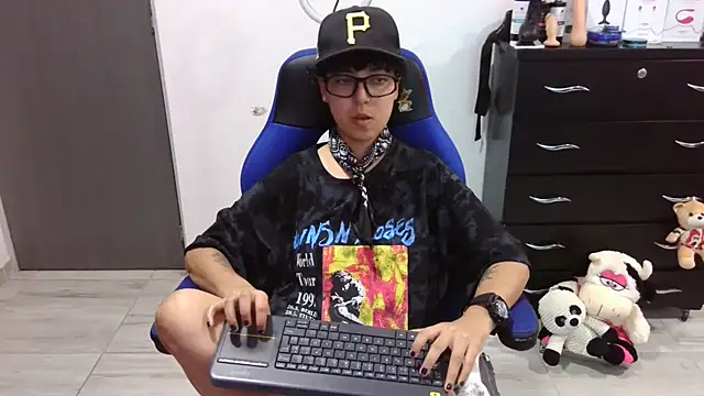 thomascooper7 online show from January 9, 8:32 pm