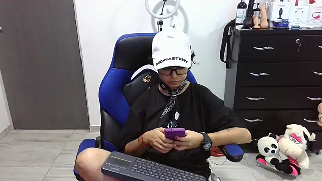 thomascooper7 online show from February 4, 2:50 am