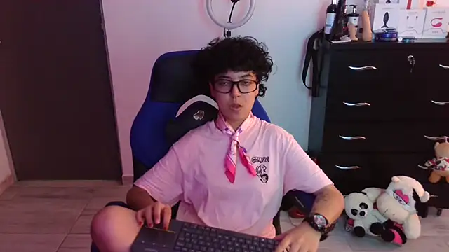 thomascooper7 online show from February 4, 8:36 pm