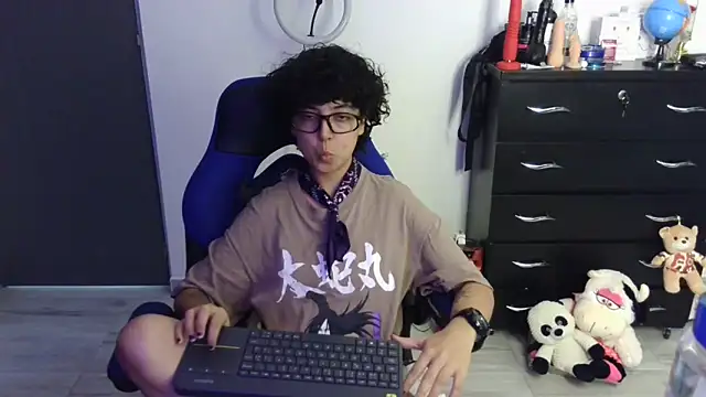 thomascooper7 online show from April 16, 7:36 pm