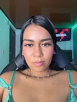 Snapshot of ALANAH_KITTY chatting on April 16, 9:39 pm ALANAH KITTY online show from April 16, 9:39 pm