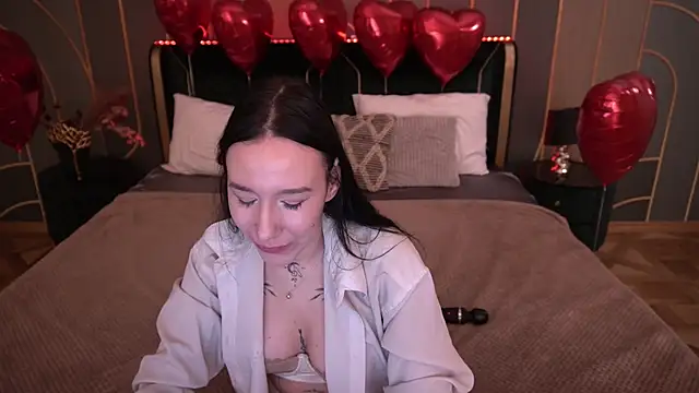 Snapshot of NikkiGoldSide chatting on February 11, 12:37 am NikkiGoldSide online show from February 11, 12:37 am