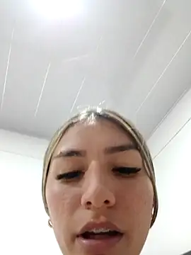 Snapshot of GIRL_DONCELLA chatting on December 31, 10:23 pm GIRL DONCELLA online show from December 31, 10:23 pm