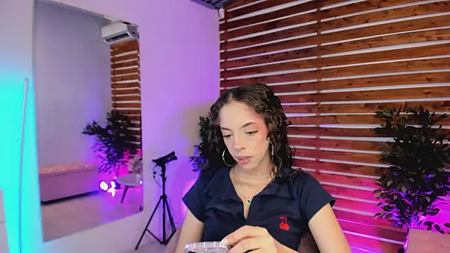 Sapphire Venuss online show from February 8, 12:14 am