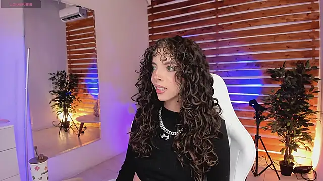 Sapphire Venuss online show from April 12, 1:43 am