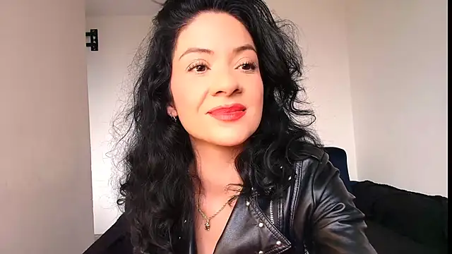 miabeautyxx online show from March 11, 2:12 pm