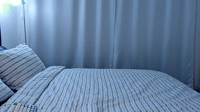 erika hoiree online show from February 17, 5:04 am