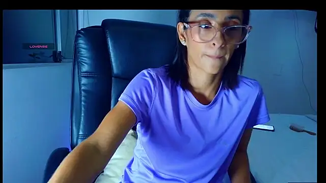 Snapshot of thedianakaro chatting on June 26, 1:32 am thedianakaro online show from June 26, 1:32 am