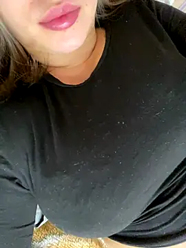 Snapshot of 69Laura696 chatting on December 2, 9:35 am 69Laura696 online show from December 2, 9:35 am