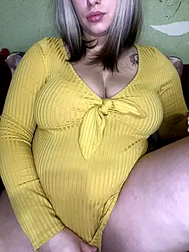 Snapshot of 69Laura696 chatting on December 5, 6:11 pm 69Laura696 online show from December 5, 6:11 pm