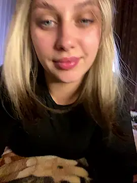 Snapshot of 69Laura696 chatting on December 26, 8:42 pm 69Laura696 online show from December 26, 8:42 pm