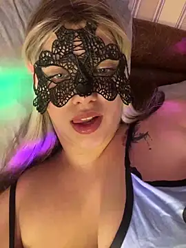 Snapshot of 69Laura696 chatting on February 9, 5:11 pm 69Laura696 online show from February 9, 5:11 pm