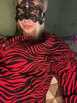 Snapshot of 69Laura696 chatting on February 11, 9:25 pm 69Laura696 online show from February 11, 9:25 pm