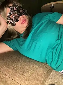 Snapshot of 69Laura696 chatting on February 13, 8:45 pm 69Laura696 online show from February 13, 8:45 pm