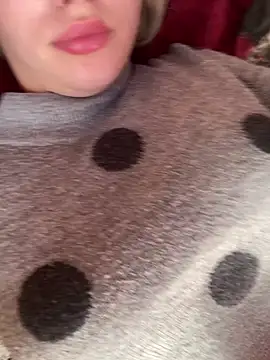 Snapshot of 69Laura696 chatting on February 18, 2:06 pm 69Laura696 online show from February 18, 2:06 pm