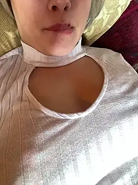 Snapshot of 69Laura696 chatting on February 22, 9:12 am 69Laura696 online show from February 22, 9:12 am