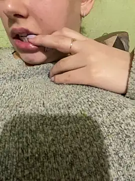 Snapshot of 69Laura696 chatting on February 27, 9:58 pm 69Laura696 online show from February 27, 9:58 pm