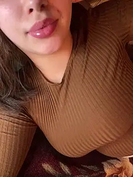 Snapshot of 69Laura696 chatting on March 6, 7:21 pm 69Laura696 online show from March 6, 7:21 pm