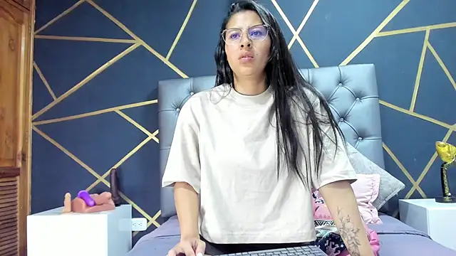 Snapshot of Luci_And_Sofi chatting on January 18, 7:37 pm Luci And Sofi online show from January 18, 7:37 pm
