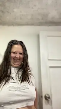 Chloee ep online show from April 8, 1:11 pm