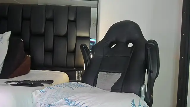 JadeSmiith  online show from February 26, 10:31 pm