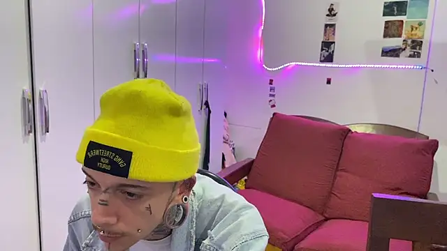 Snapshot of Seebohm1111 chatting on November 2, 2:03 am Seebohm1111 online show from November 2, 2:03 am