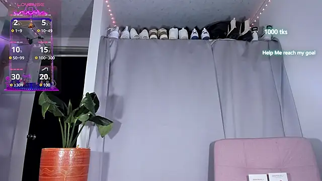 emily palmeer online show from February 18, 11:55 am