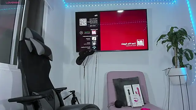 emily palmeer online show from December 5, 10:46 am