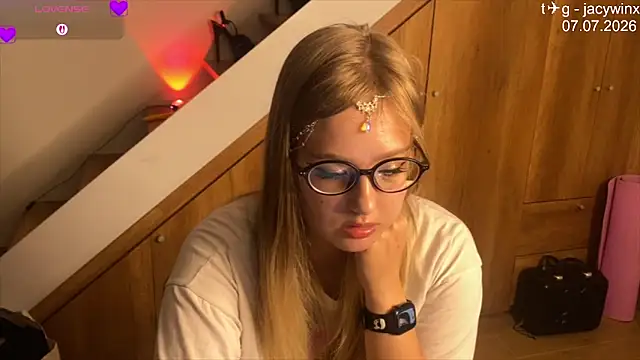 JacyWinslat online show from July 8, 7:51 pm