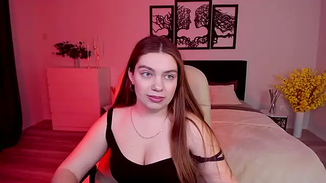 DaniellaLovely online show from February 4, 12:00 pm