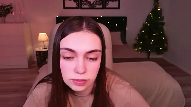 DaniellaLovely online show from December 22, 10:45 am