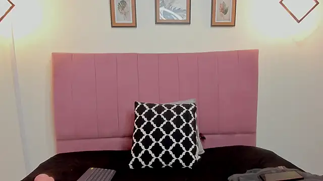 Snapshot of KRYSTENMOON chatting on March 16, 11:27 am KRYSTENMOON online show from March 16, 11:27 am