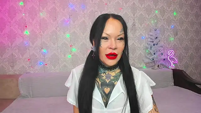 Snapshot of Megan_Black_Moon chatting on December 21, 5:03 am Megan Black Moon online show from December 21, 5:03 am