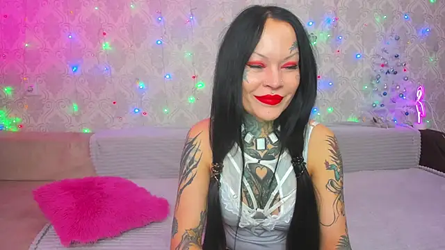Snapshot of Megan_Black_Moon chatting on December 27, 4:36 am Megan Black Moon online show from December 27, 4:36 am