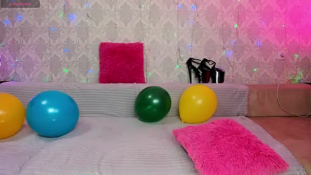 Snapshot of Megan_Black_Moon chatting on February 9, 6:43 am Megan Black Moon online show from February 9, 6:43 am