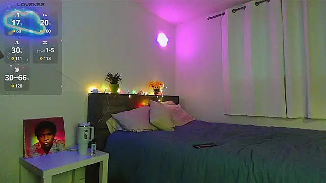 Snapshot of Kittyymaze1 chatting on December 11, 9:23 pm Kittyymaze1 online show from December 11, 9:23 pm
