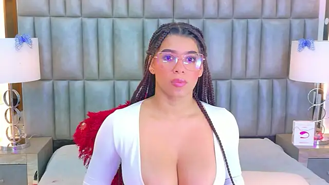 TiaraRosse online show from February 15, 8:02 am