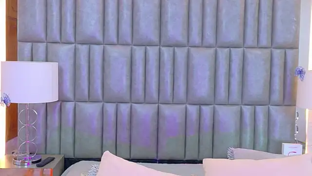Snapshot of TiaraRosse chatting on May 23, 12:09 pm TiaraRosse online show from May 23, 12:09 pm