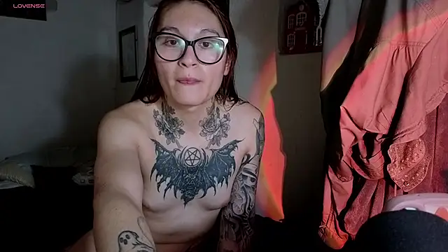 kittenlizz online show from March 18, 6:55 pm