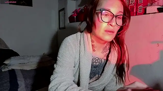 kittenlizz online show from April 4, 6:27 pm