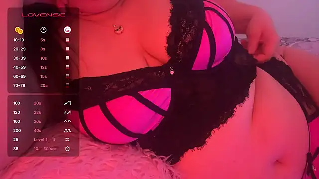 Snapshot of Missannalova chatting on December 9, 12:01 am Missannalova online show from December 9, 12:01 am