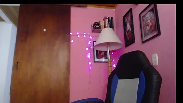 Snapshot of bunnyemilyrose36 chatting on December 13, 9:09 pm bunnyemilyrose36 online show from December 13, 9:09 pm