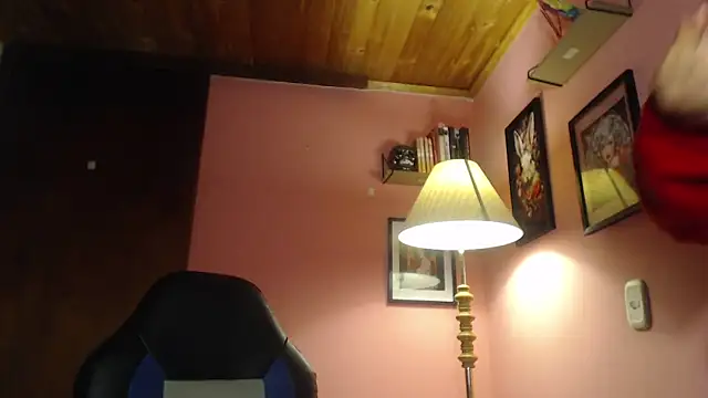 Snapshot of bunnyemilyrose36 chatting on February 12, 8:06 am bunnyemilyrose36 online show from February 12, 8:06 am