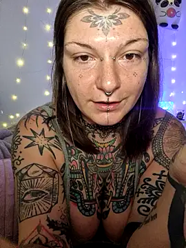 lizzardqueeen online show from February 6, 9:01 am